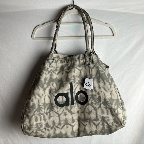 NWT alo yoga shopper tote in gray tie dye - Picture 7 of 8